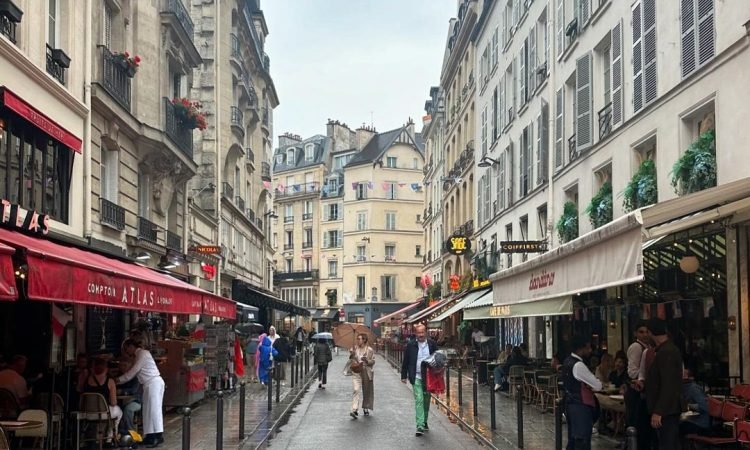 Is it okay to speak English in Paris?